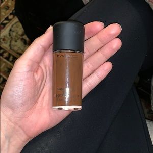 Mac cosmetics studio fix fluid foundation